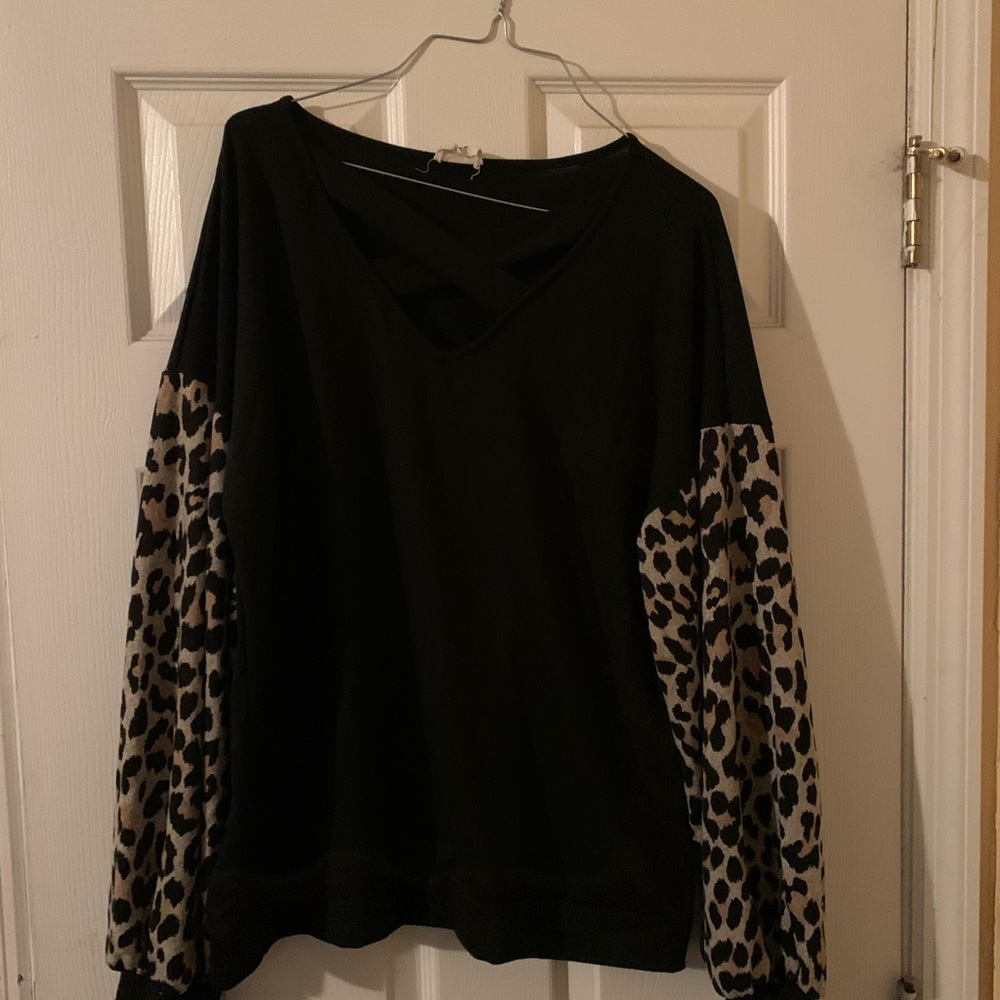 Size large women’s top